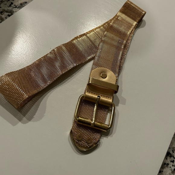 Stylish and Trendy Women's Size Medium Gold Belt - Fashion Accessories - Picture 8 of 11
